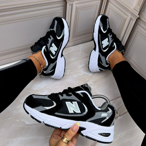 NEW BALANCE 530 NEGRA BLANCA DAMA