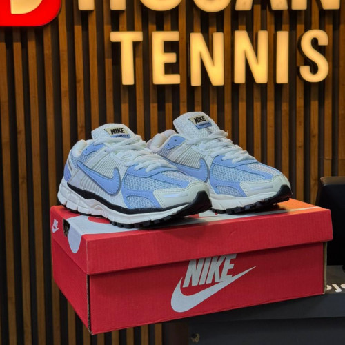 NIKE ZOOM VOMERO BLANCA AZUL DAMA