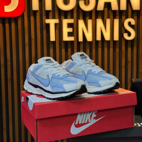 NIKE ZOOM VOMERO BLANCA AZUL DAMA