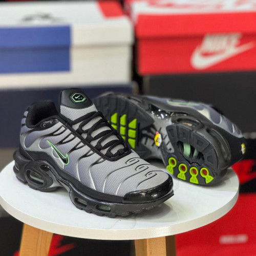 NIKE TN PLUS GRIS VERDE HOMBRE