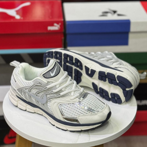 NIKE ZOOM VOMERO BLANCA GRSI DE HOMBRE