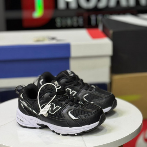NEW BALANCE 530 NEGRA BLANCA NIÑO
