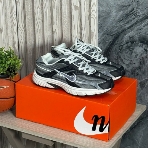 NIKE INITIATOR GRIS NEGRA HOMBRE