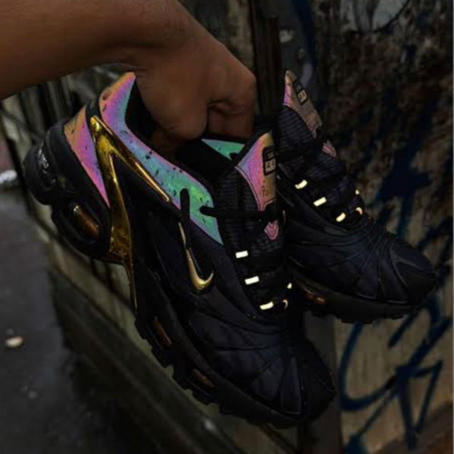 NIKE AIR MAX TAILWIND NEGRA DORADA HOMBRE