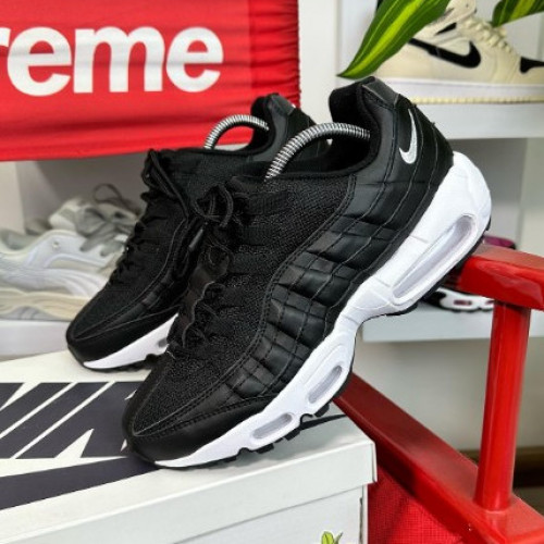 NIKE NEGRA BLANCA