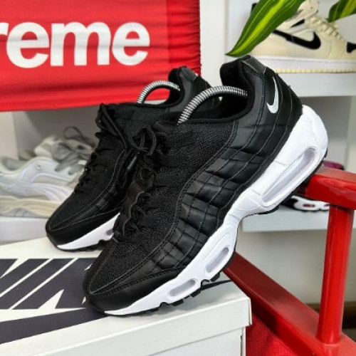 NIKE NEGRA BLANCA