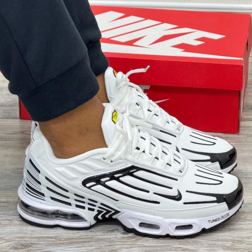 NIKE AIR MAX PLUS BLANCA NEGRA