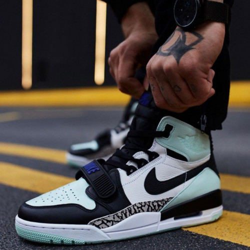 AIR JORDAN LEGACY BLANCA NEGRA VERDE HOMBRE