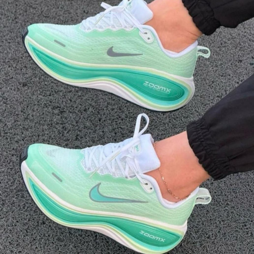 NIKE ZOOM VOMERO VERDE MENTA DAMA