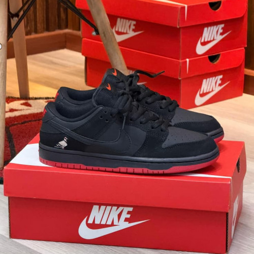 NIKE PAJARITO NEGRA ROJA HOMBRE