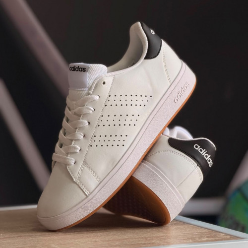 ADIDAS ADVASTANGE BLANCA SUELA CAFE